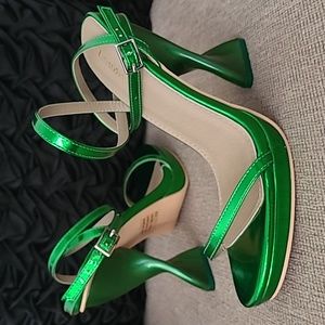 LEMONADE METALLIC GREEN VIDA LOCA SCULPTURAL HEEL SANDAL PUMPS